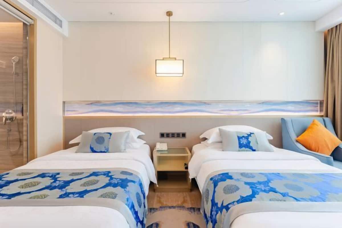 Iron/ironing board, cribs/infant beds