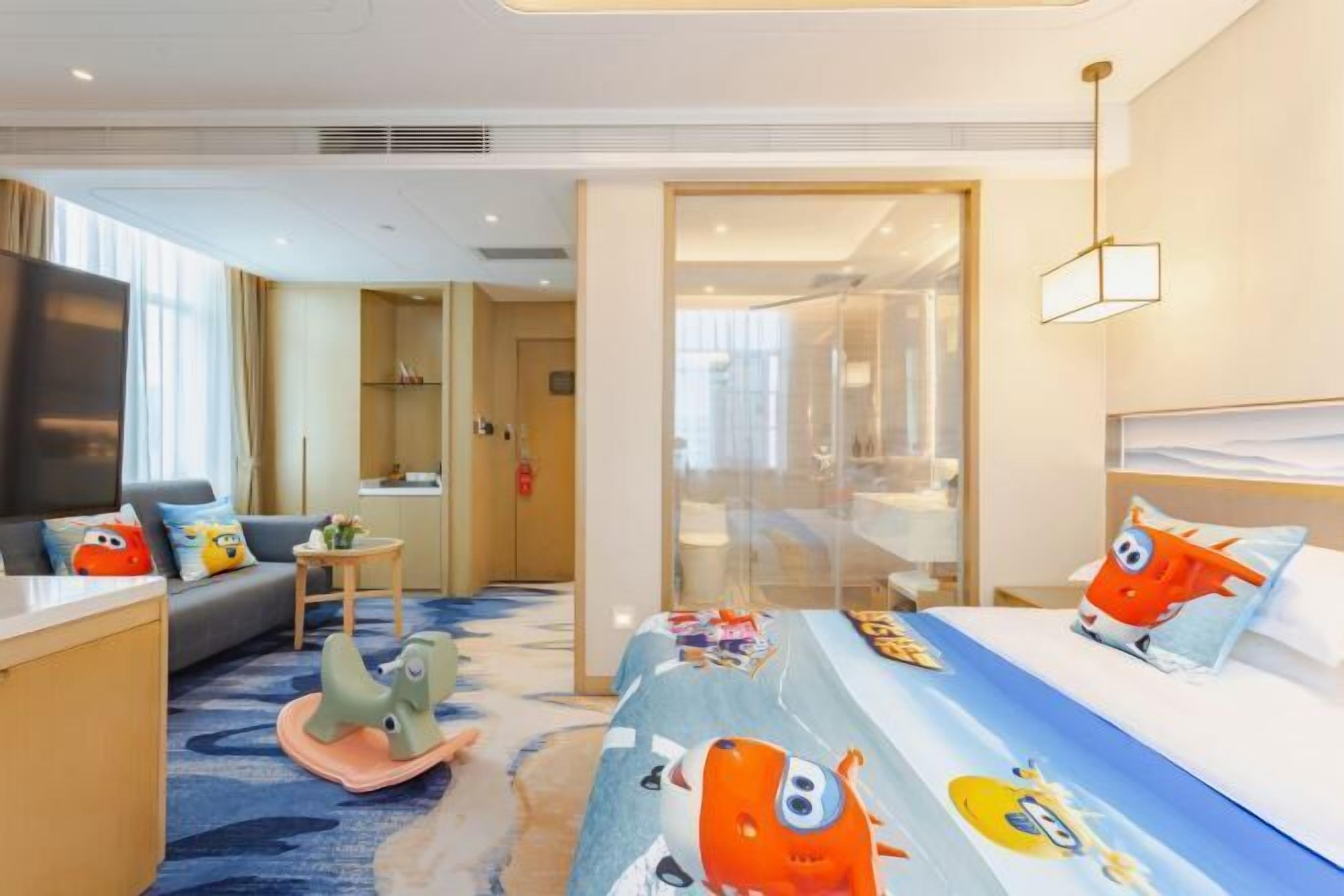 Iron/ironing board, cots/infant beds