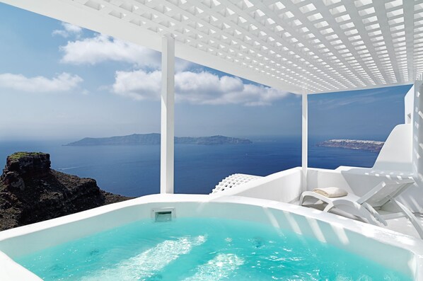 Suite, Sea View (outdoor Jetted Tub) | Egyptian cotton sheets, premium bedding, pillowtop beds, in-room safe - Tholos Resort (Santorini)
