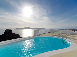 Exterior - Tholos Resort (Santorini)