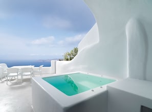 Villa, Sea View (indoor pool) | Egyptian cotton sheets, premium bedding, pillowtop beds, in-room safe - Tholos Resort (Santorini)