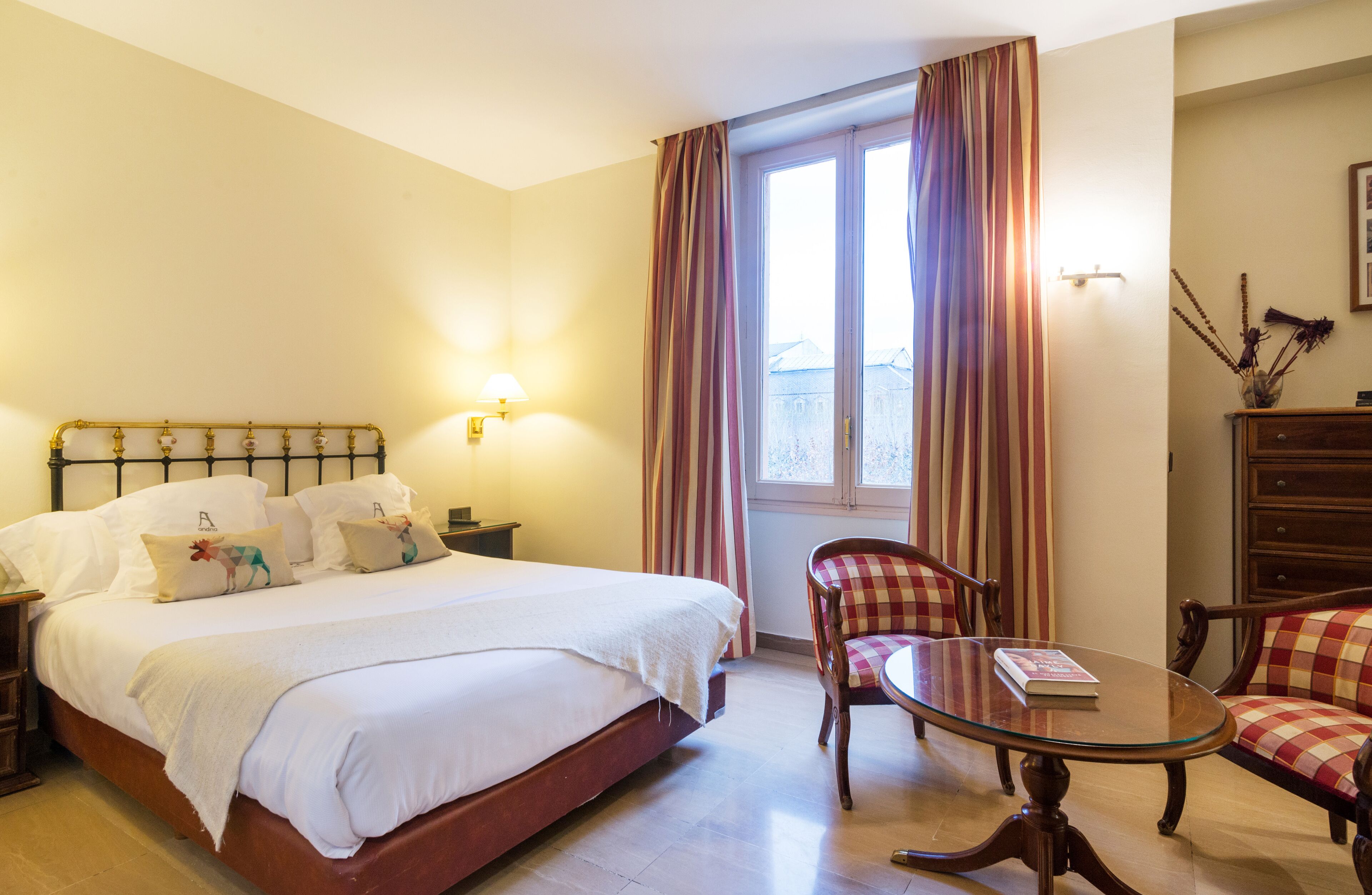 1 bedroom, in-room safe, desk, iron/ironing board