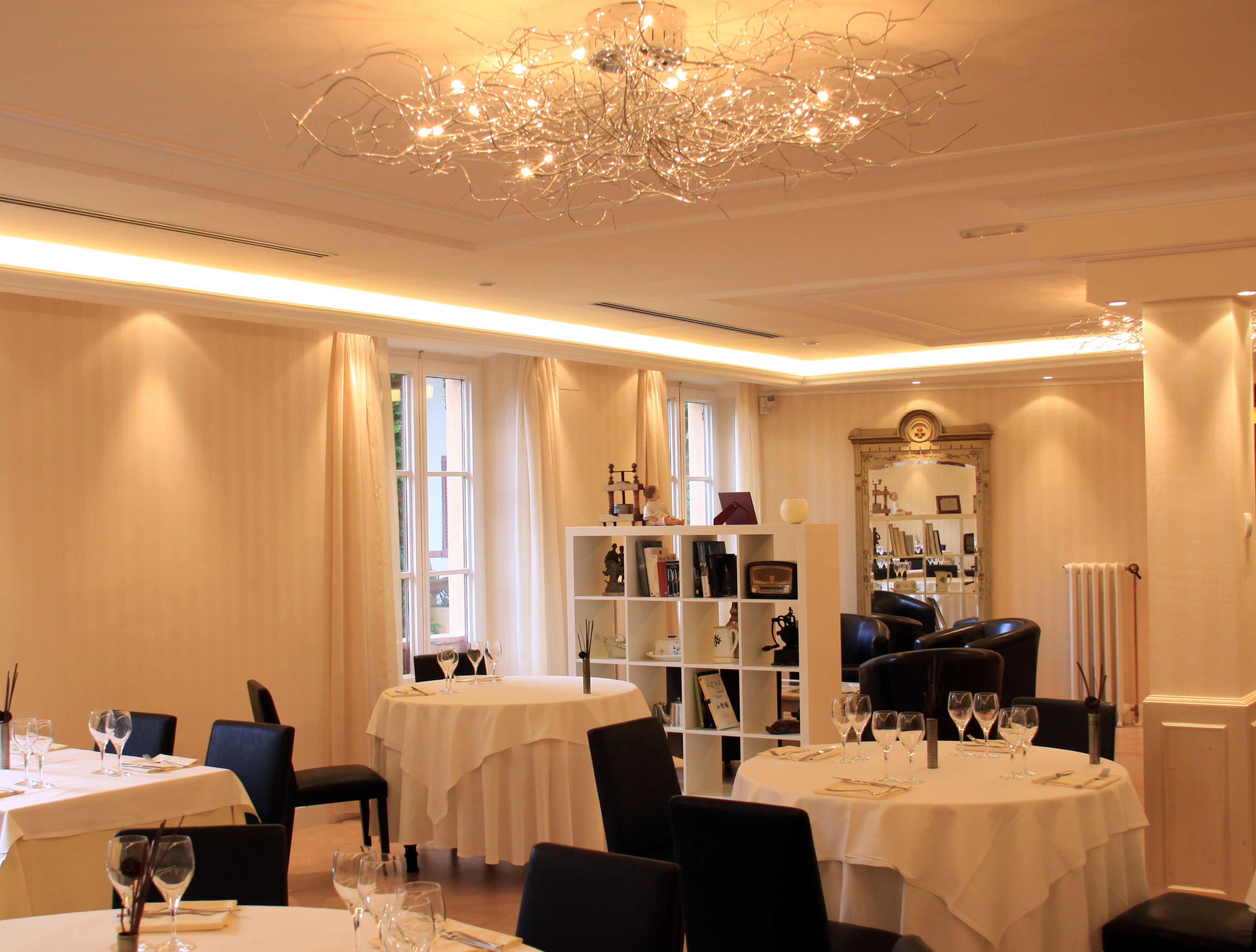 供应早餐、午餐和晚餐，花园景观