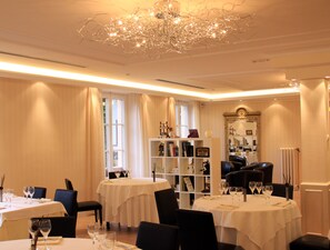 Breakfast, lunch, dinner served; garden views - Hotel Andria (La Seu d'Urgell)