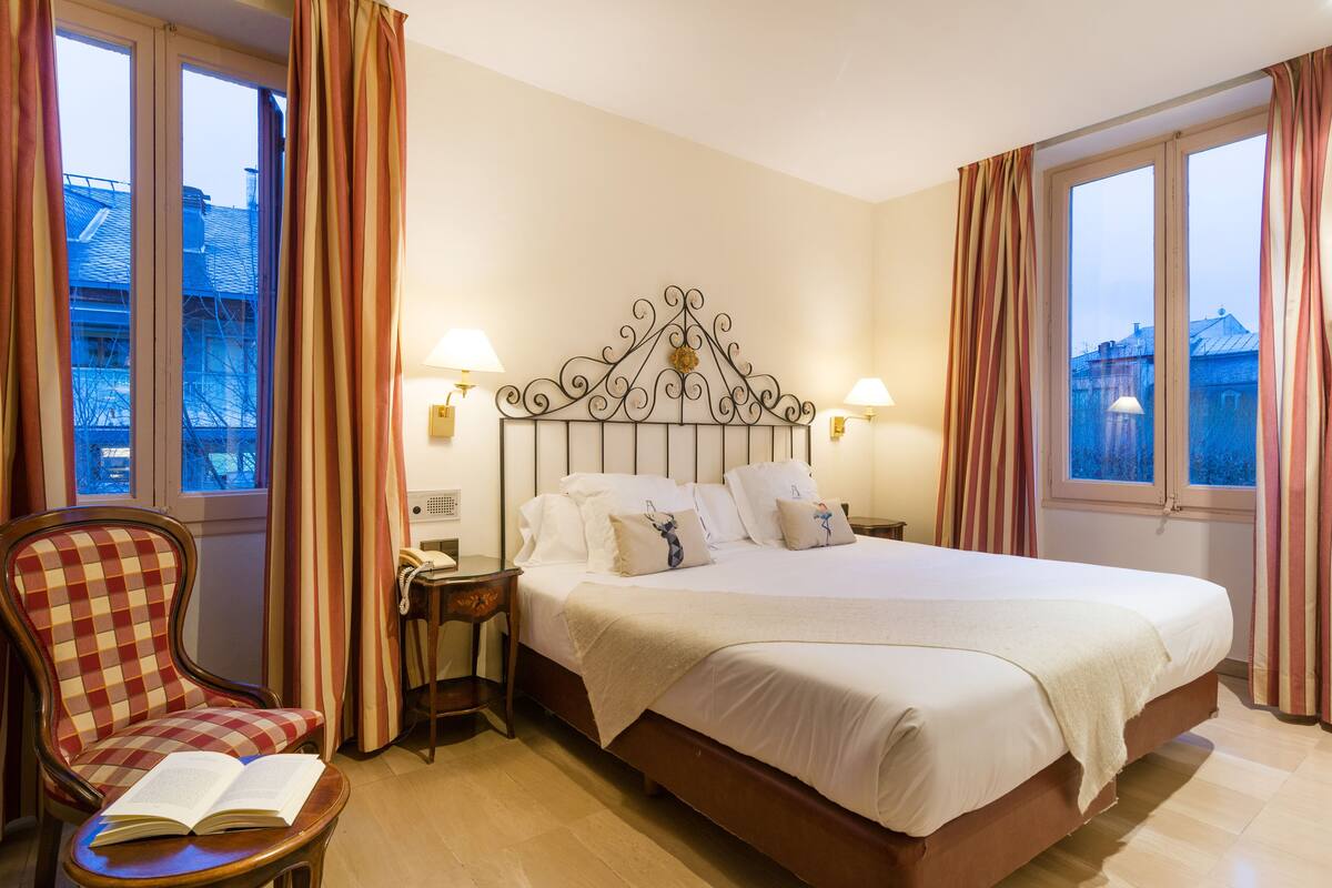 1 bedroom, in-room safe, desk, iron/ironing board