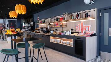 Desayuno buffet diario (EUR 12 por persona)