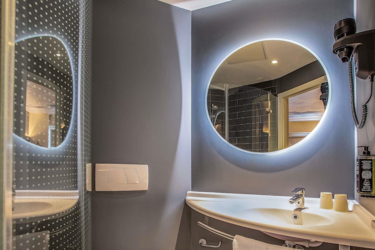 Cortinas blackout y sistema de insonorización