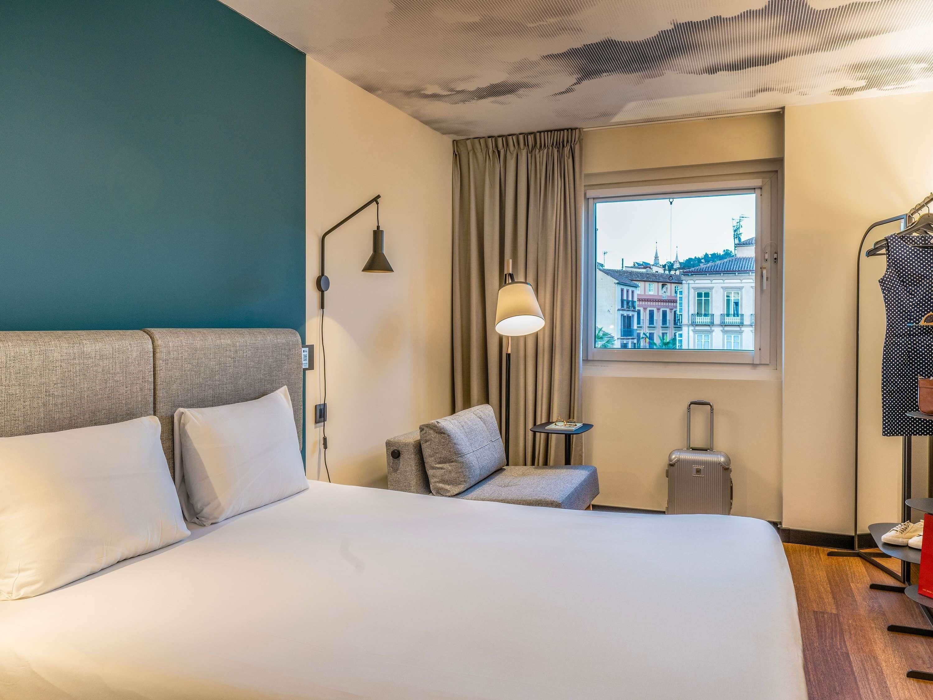 Quarto superior, 1 cama de casal e sofá-cama | Cortinas blackout, ferros/tábuas de passar roupa, Wi-Fi de cortesia