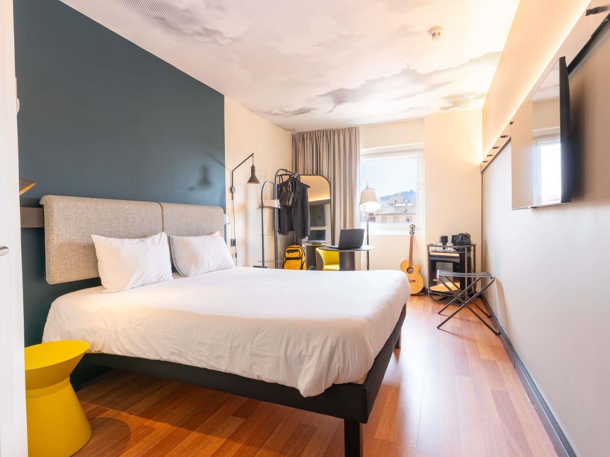 Executive Room, 1 Double Bed | Blackout drapes, soundproofing, iron/ironing board, free WiFi