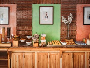Daily buffet breakfast for a fee