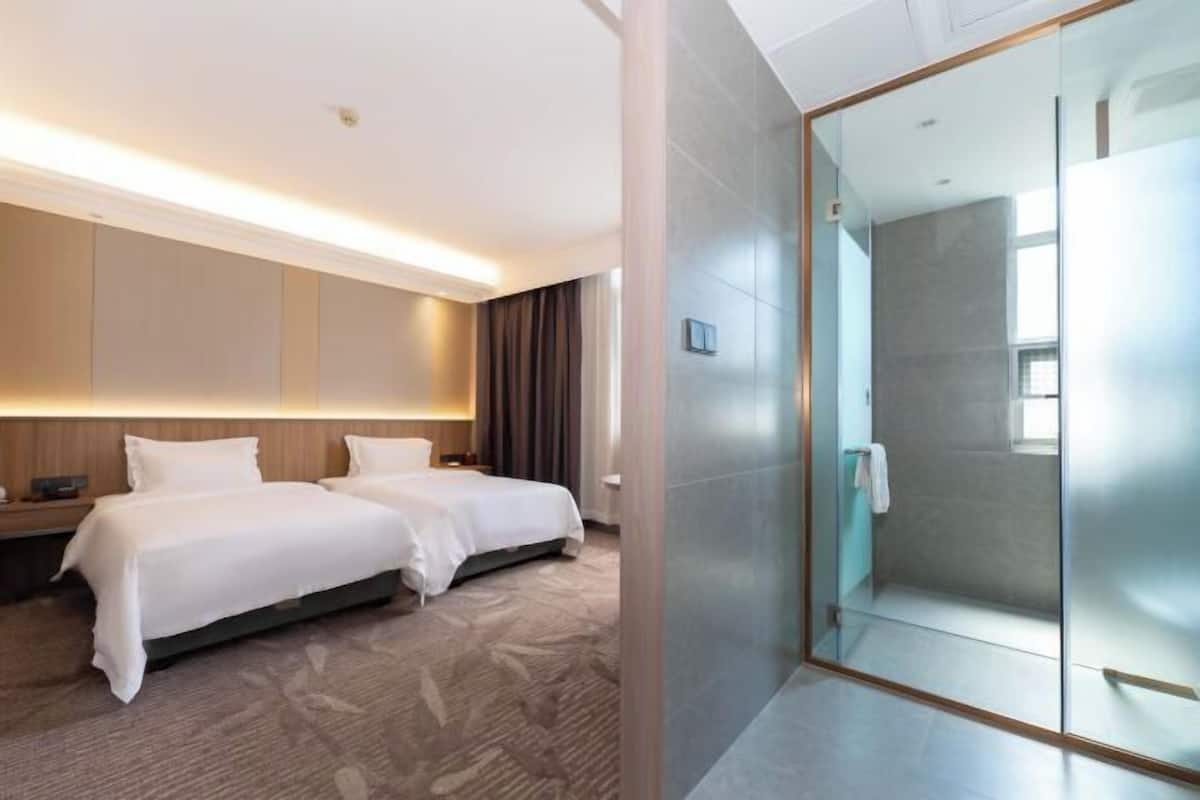 Minibar, in-room safe, desk, blackout curtains