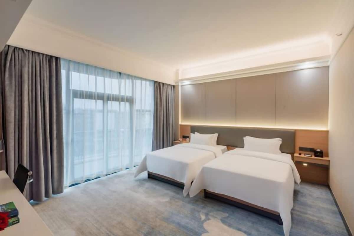 Minibar, in-room safe, desk, blackout curtains