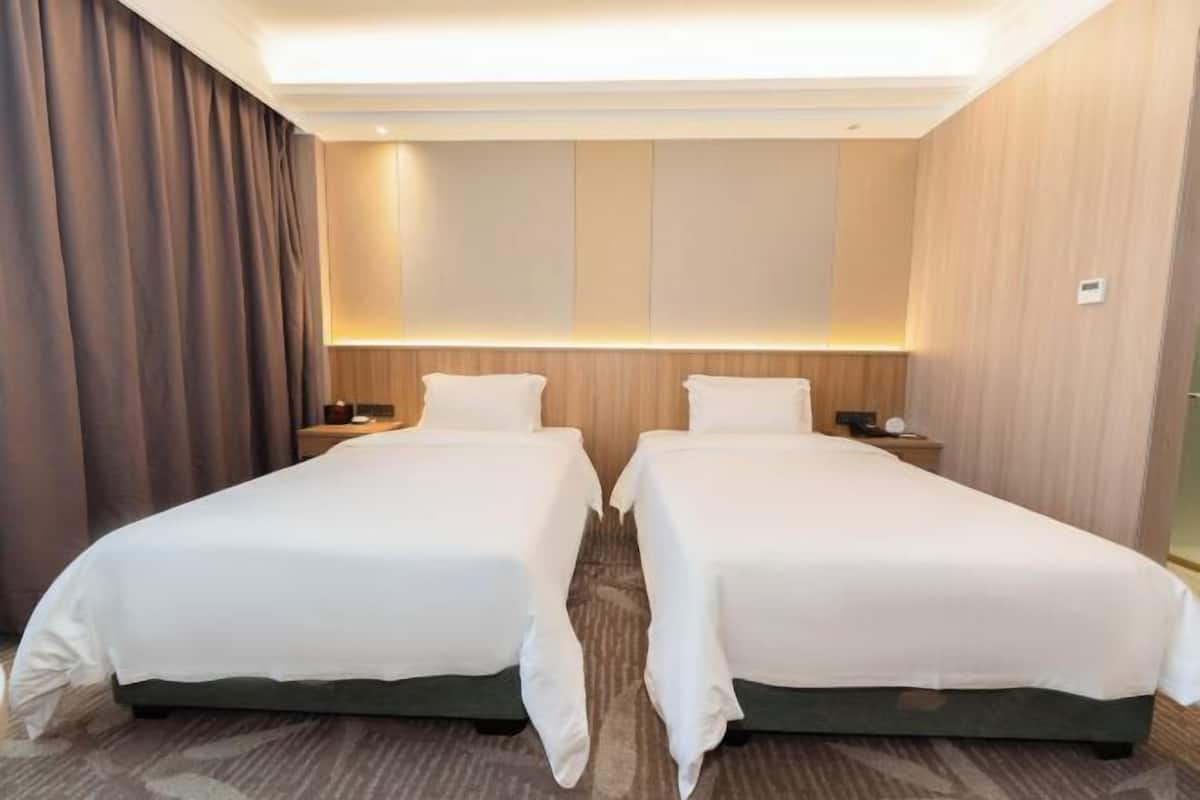 Minibar, in-room safe, desk, blackout curtains