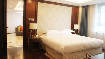 1 bedroom, premium bedding, in-room safe, desk