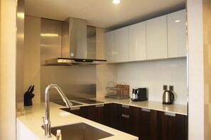 Fridge, microwave, stovetop, coffee/tea maker