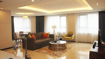 1 bedroom, premium bedding, in-room safe, desk