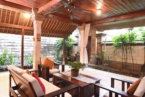 Televisión LCD de 32 pulgadas con canales por satélite, una televisión