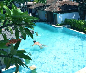 Outdoor pool - Balisani Padma Hotel (Legian)