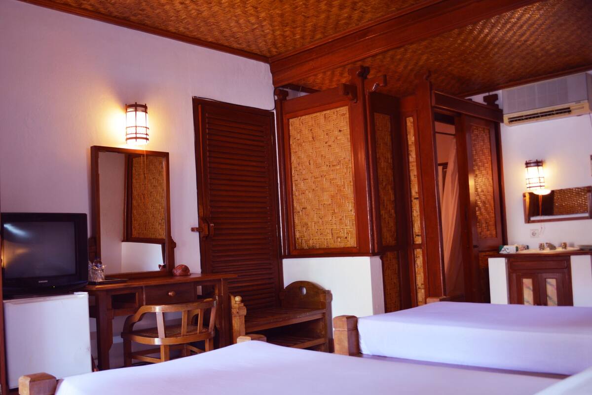 Kamar Standar | Minibar, brankas, meja kerja, dan setrika/meja setrika