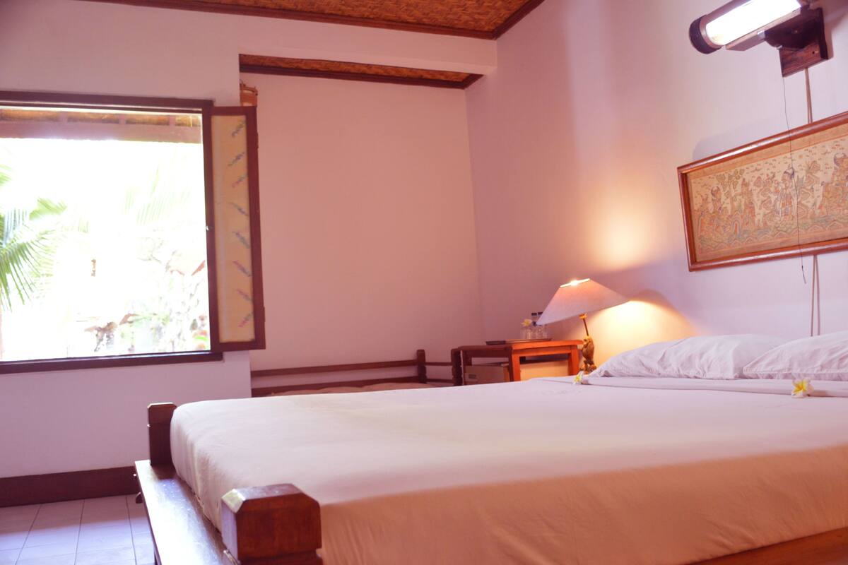 Cottage | Minibar, brankas, meja kerja, dan setrika/meja setrika