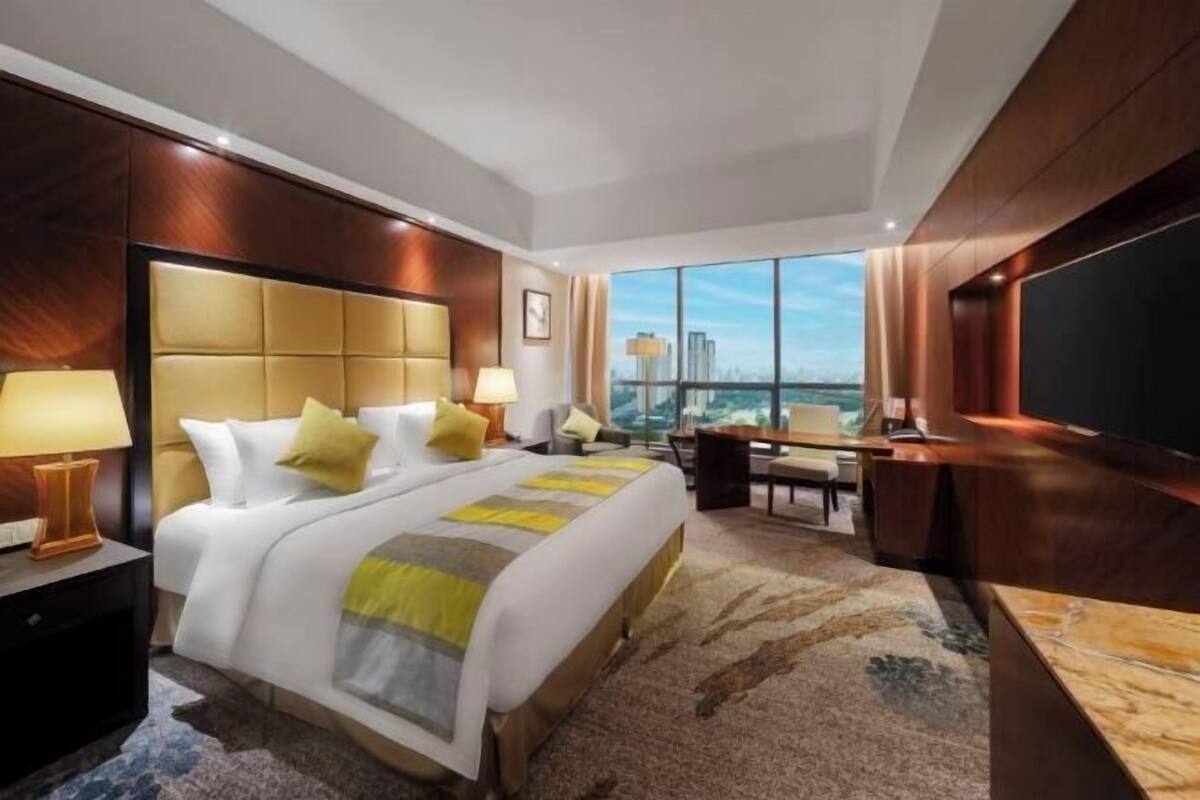 Minibar, in-room safe, desk, blackout curtains