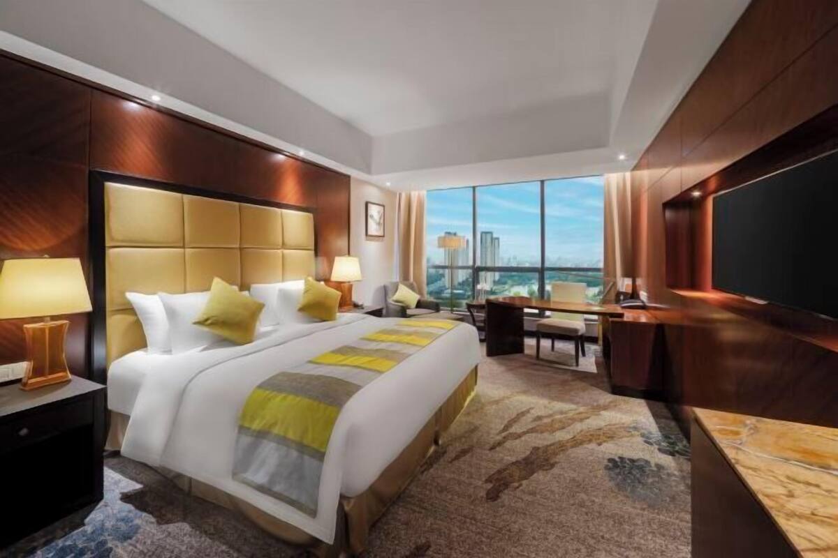 Minibar, in-room safe, desk, blackout curtains