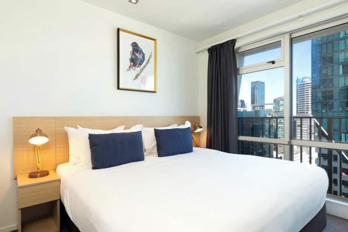 Iron/ironing board, free WiFi, bed sheets, wheelchair access
