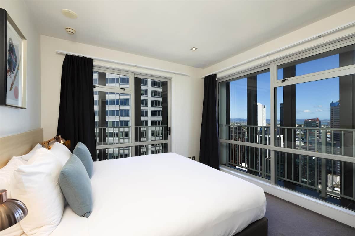 Iron/ironing board, free WiFi, bed sheets, wheelchair access