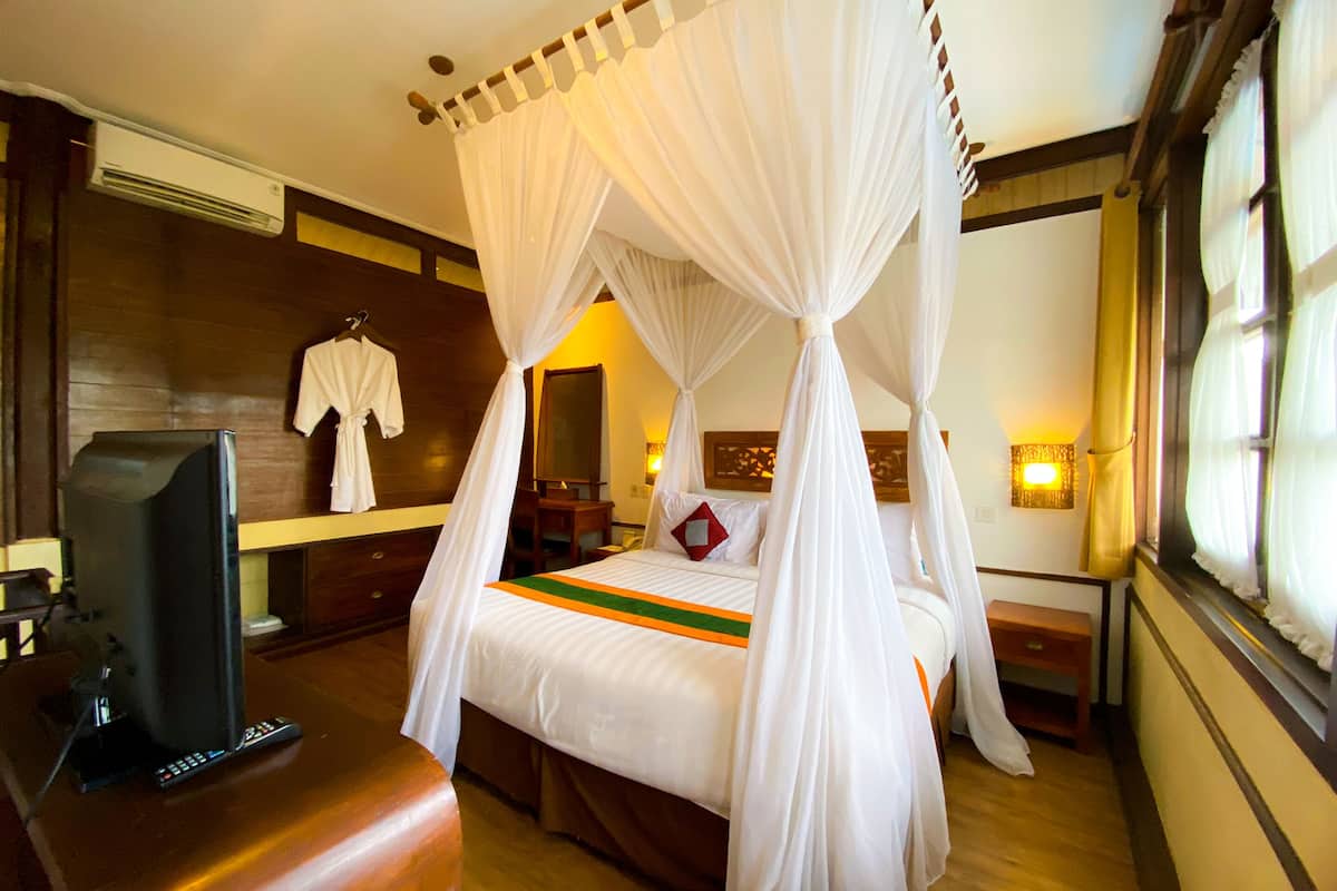 Suite, 1 Bedroom | Premium bedding, in-room safe, desk, blackout drapes