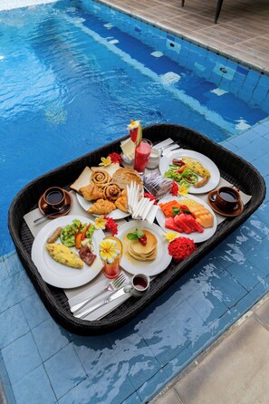 2 piscinas al aire libre (de 07:00 a 20:00), tumbonas