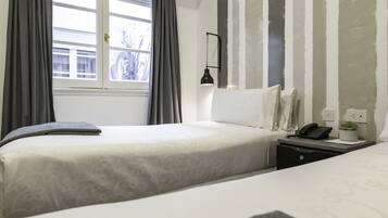 Standard Studio, 2 Twin Beds | Courtyard view