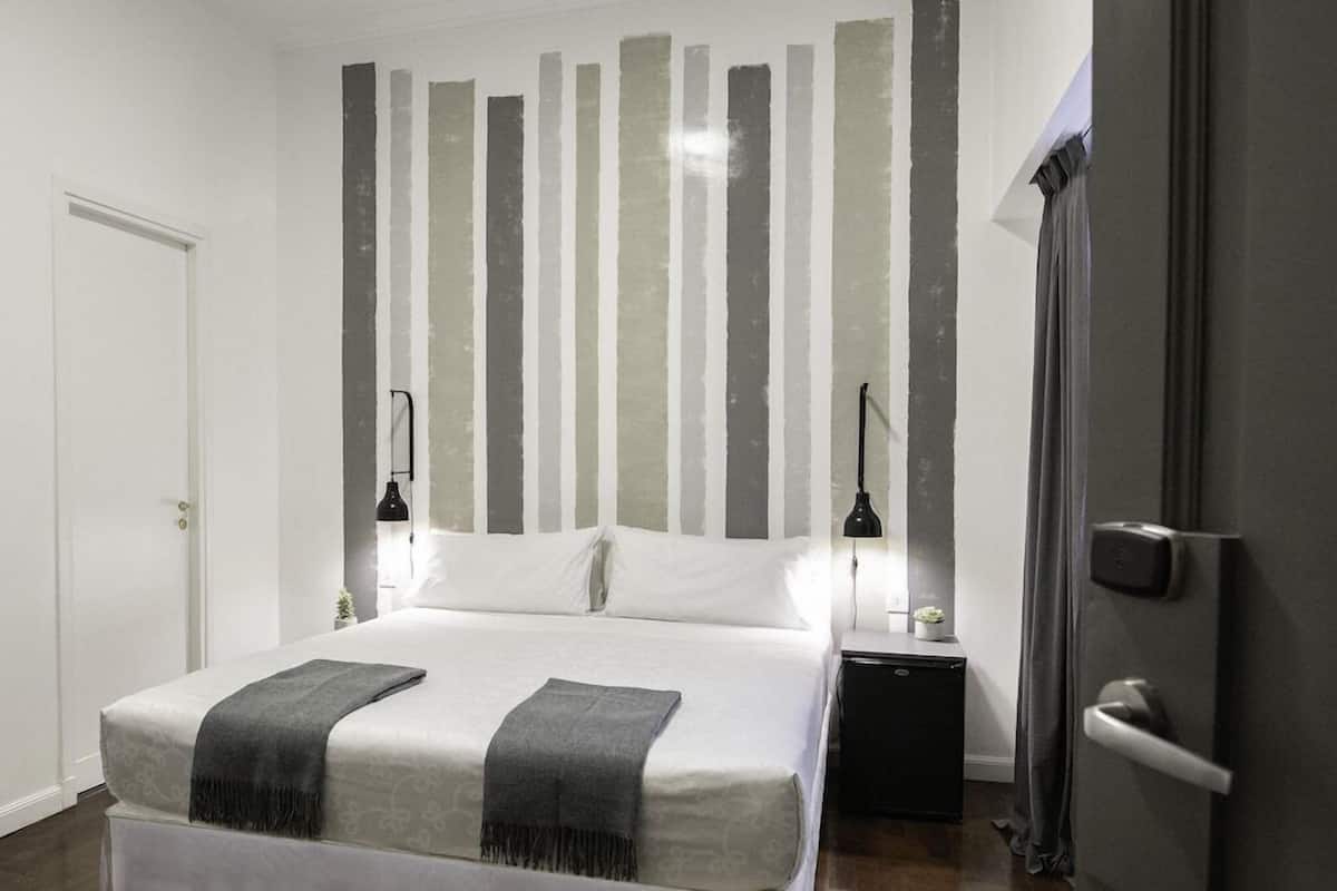 Premium bedding, in-room safe, free WiFi, bed sheets