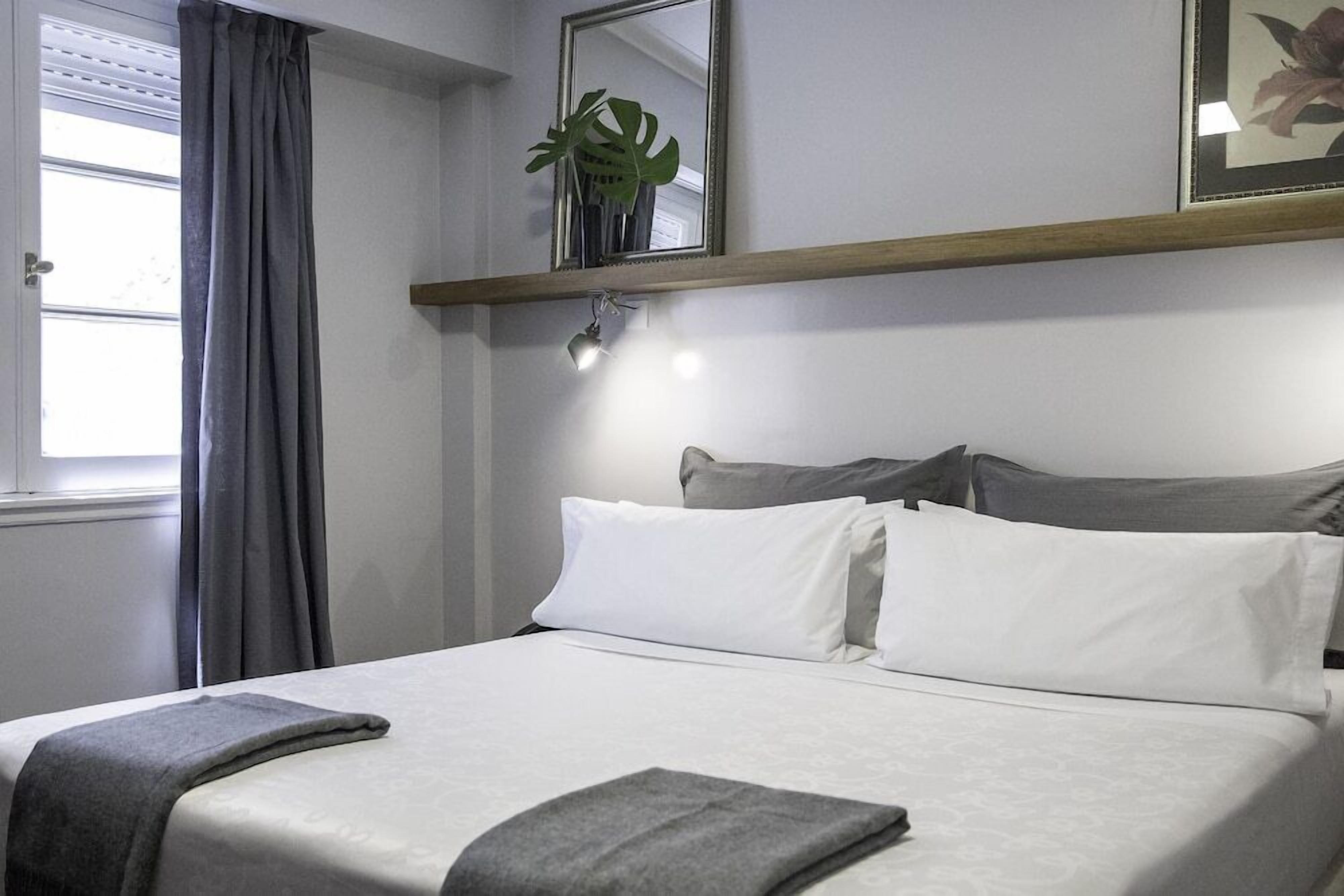 Premium bedding, in-room safe, free WiFi, bed sheets