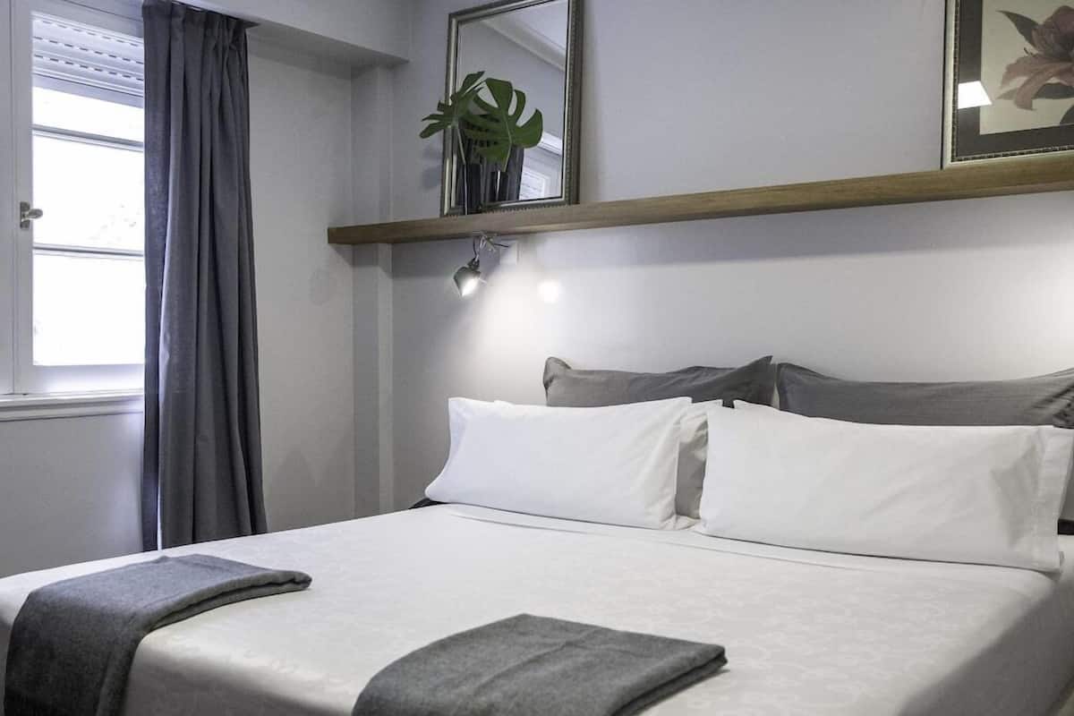 Premium bedding, in-room safe, free WiFi, bed sheets