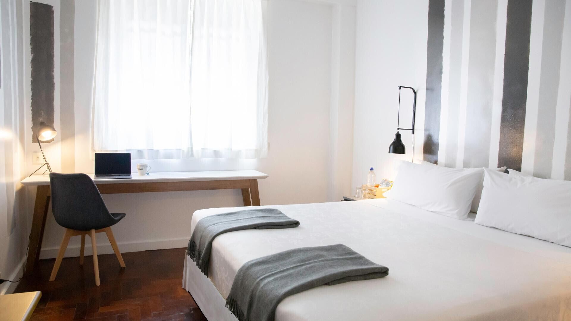 Ropa de cama de alta calidad, caja fuerte, wifi gratis y ropa de cama