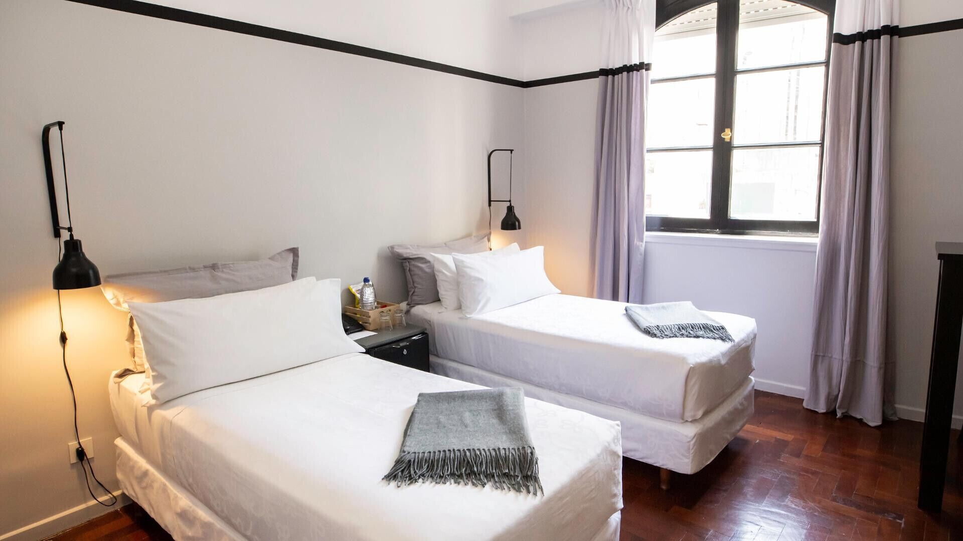 Ropa de cama de alta calidad, caja fuerte, wifi gratis y ropa de cama