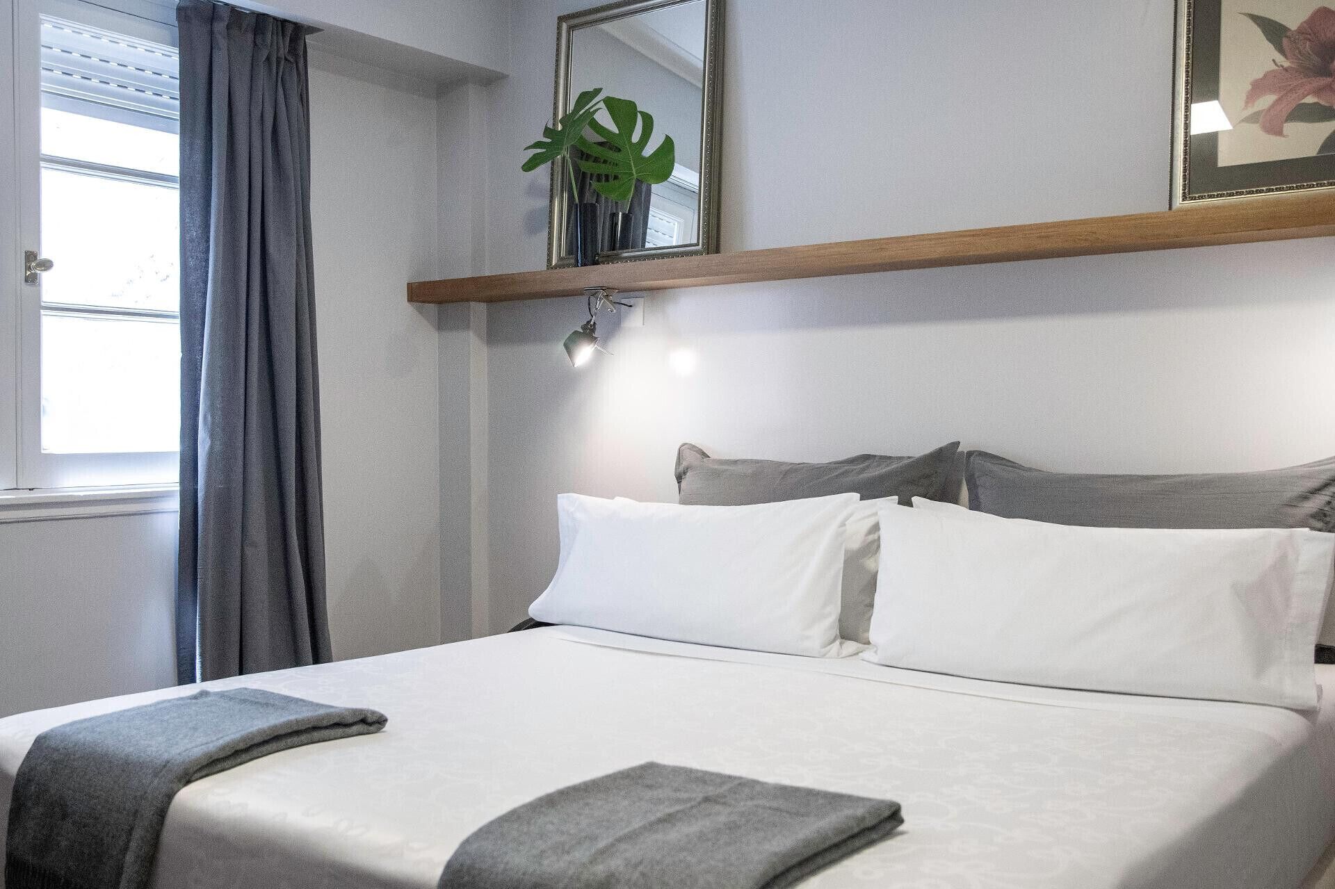 Ropa de cama de alta calidad, caja fuerte, wifi gratis y ropa de cama