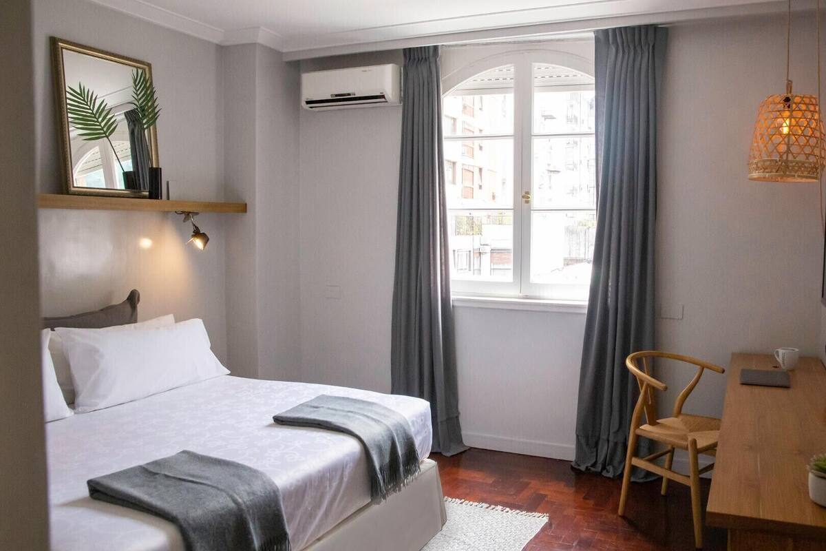 Premium bedding, in-room safe, free WiFi, bed sheets