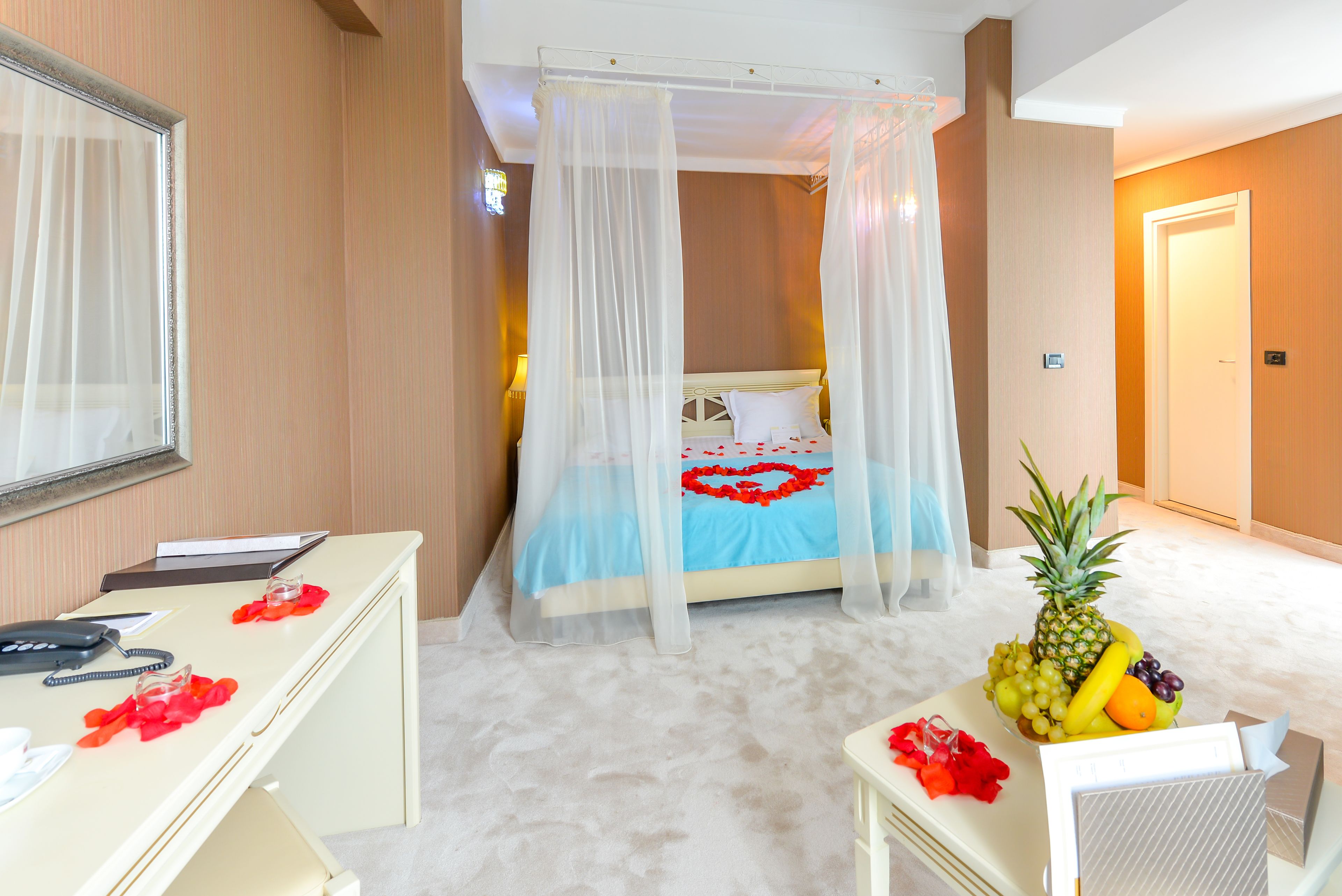 Colchones con pillow-top, minibar y caja de seguridad en la habitación 