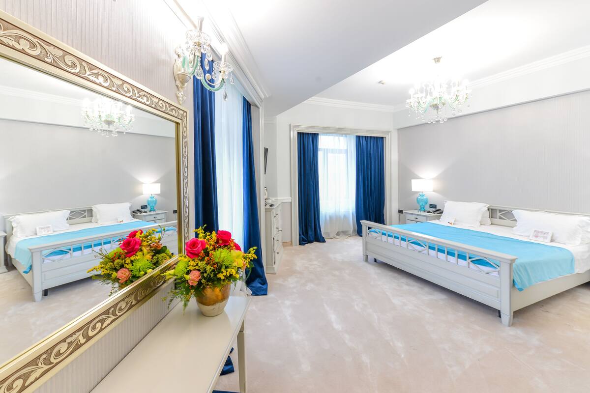 junior apartment, 1 double bed | 1 bedroom, pillow-top beds, minibar, in-room safe