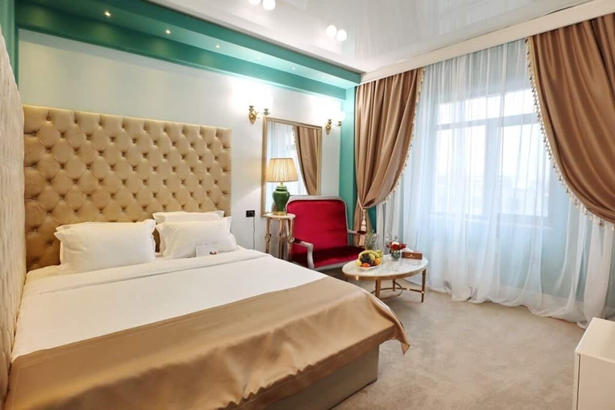 Quarto empresarial | Camas com colchões pillow-top, frigobar, cofres nos quartos