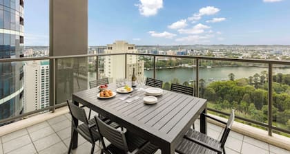 Oaks Brisbane on Margaret Suites