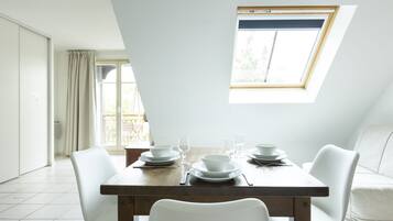 Studio (3 People) | Soundproofing, cribs/infant beds, free WiFi, bed sheets