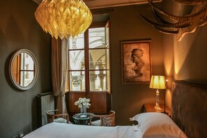 Premium bedding, in-room safe, soundproofing, free WiFi - Porcellino Gallery (Florence)