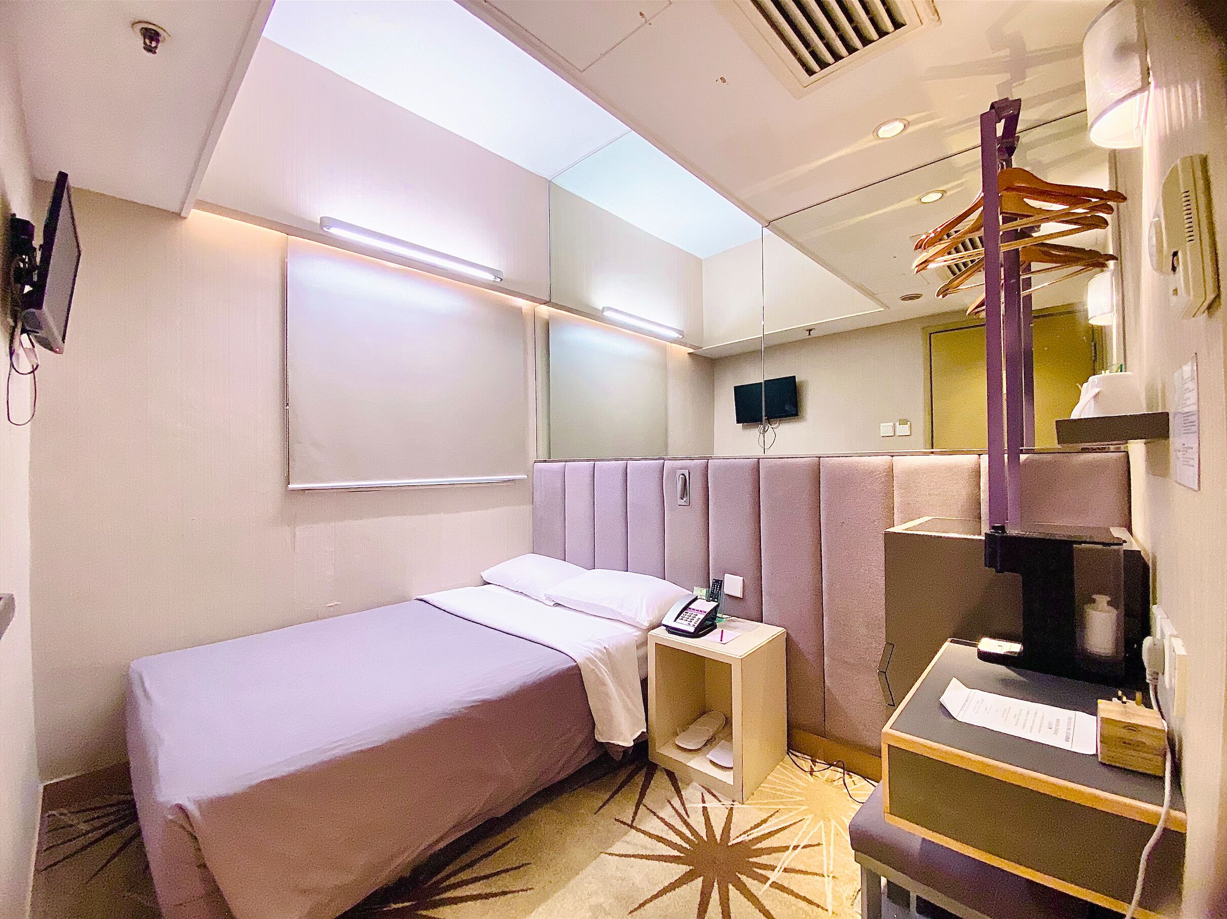 Chambre Standard double | Coffre-fort, rideaux d’obscurcissement, fer et planche à repasser