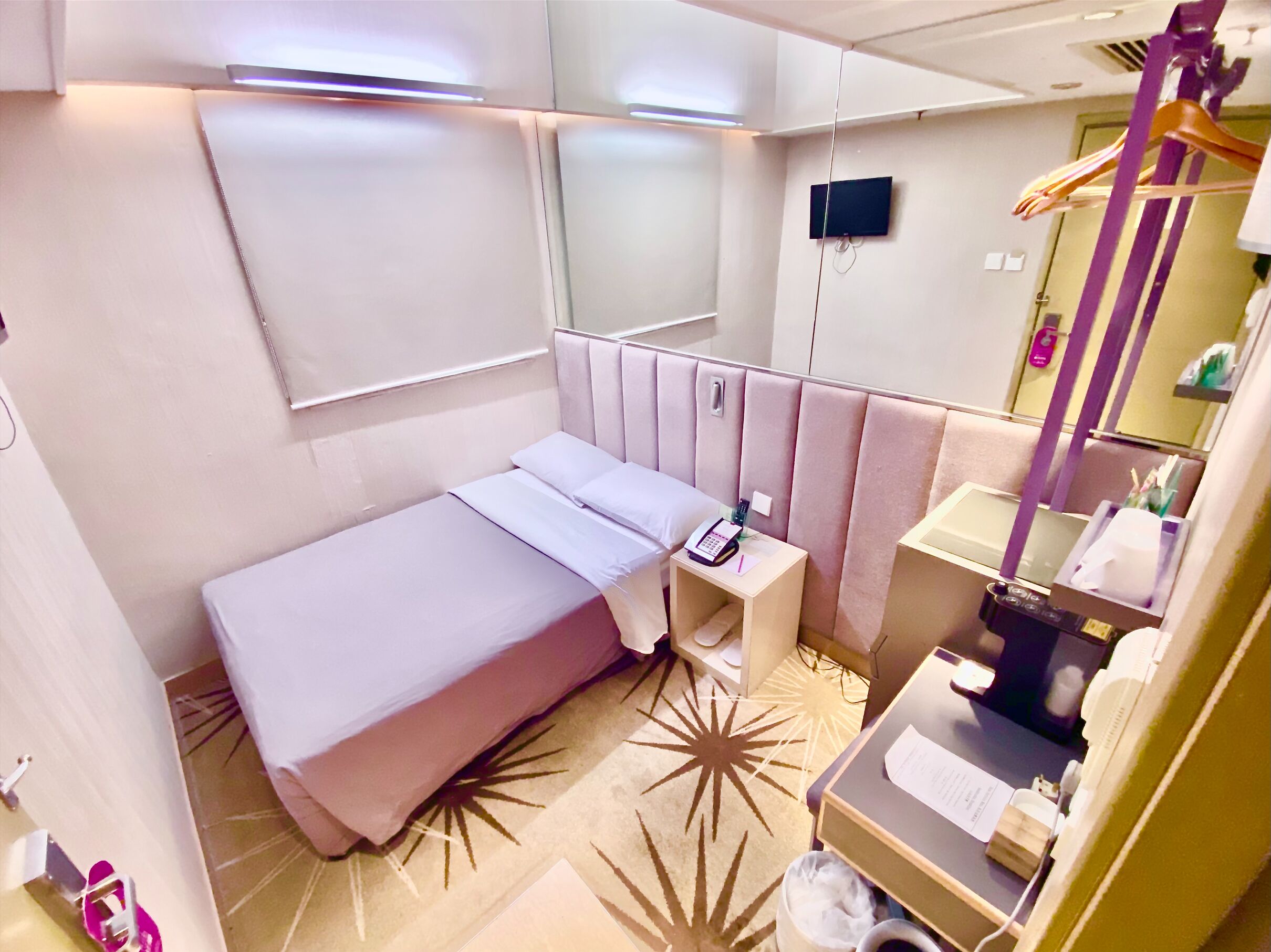 Kamar Double Standar | Brankas, tirai kedap cahaya, setrika/meja setrika, dan Wi-Fi gratis