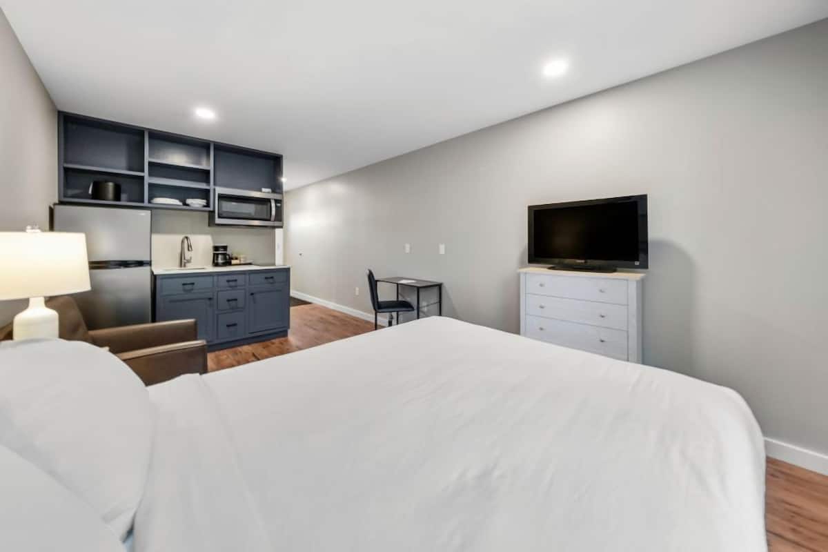 Studio, 1 queensize bed | Privékitchenette | Een koelkast, een magnetron