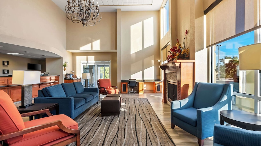 Comfort Inn & Suites