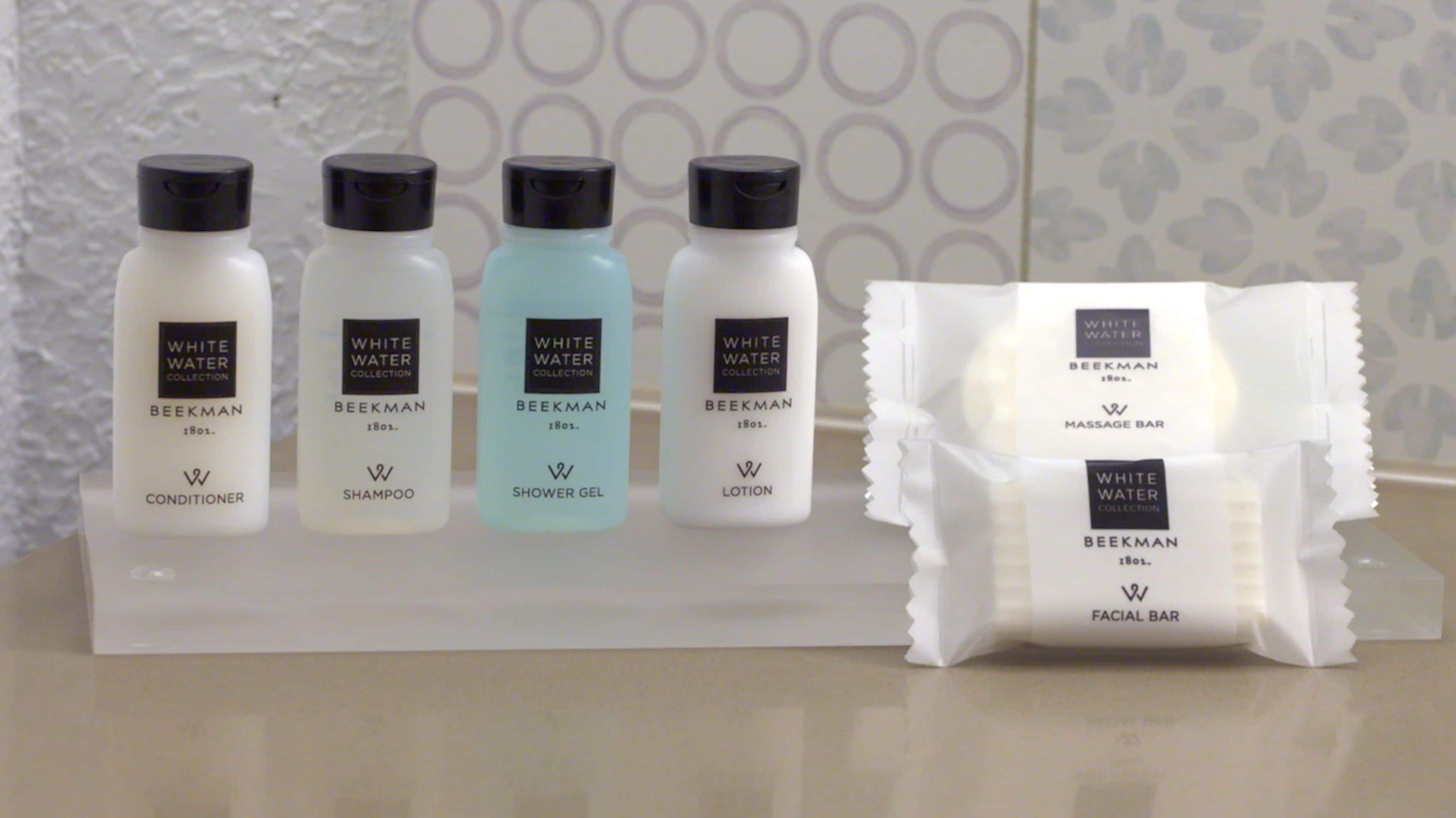 combined shower/bathtub, free toiletries, hair dryer, towels