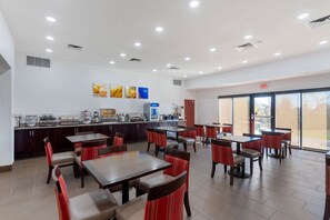 Free on-the-go breakfast on weekends  - Comfort Inn & Suites Cave City (Cave City)